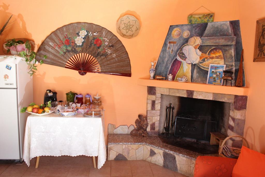 Rita B&B Sea Sun And Nature Santa Maria la Palma Rum bild